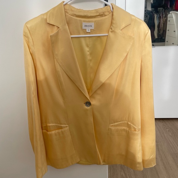 Yellow silky satin blazer song of style - Picture 3 of 3